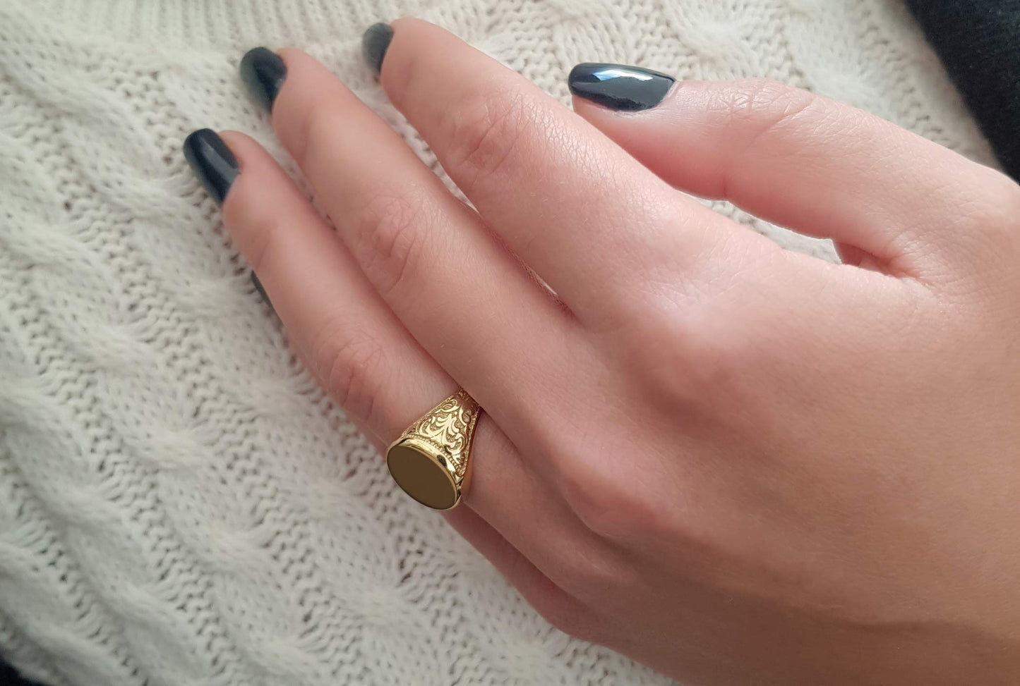Elegant jewel box Unisex Oval custom signet ring in solid gold 9k, 14k, & 18k, Personalized signet ring, Custom Initial engraved chevalier ring, Family gift, RN386