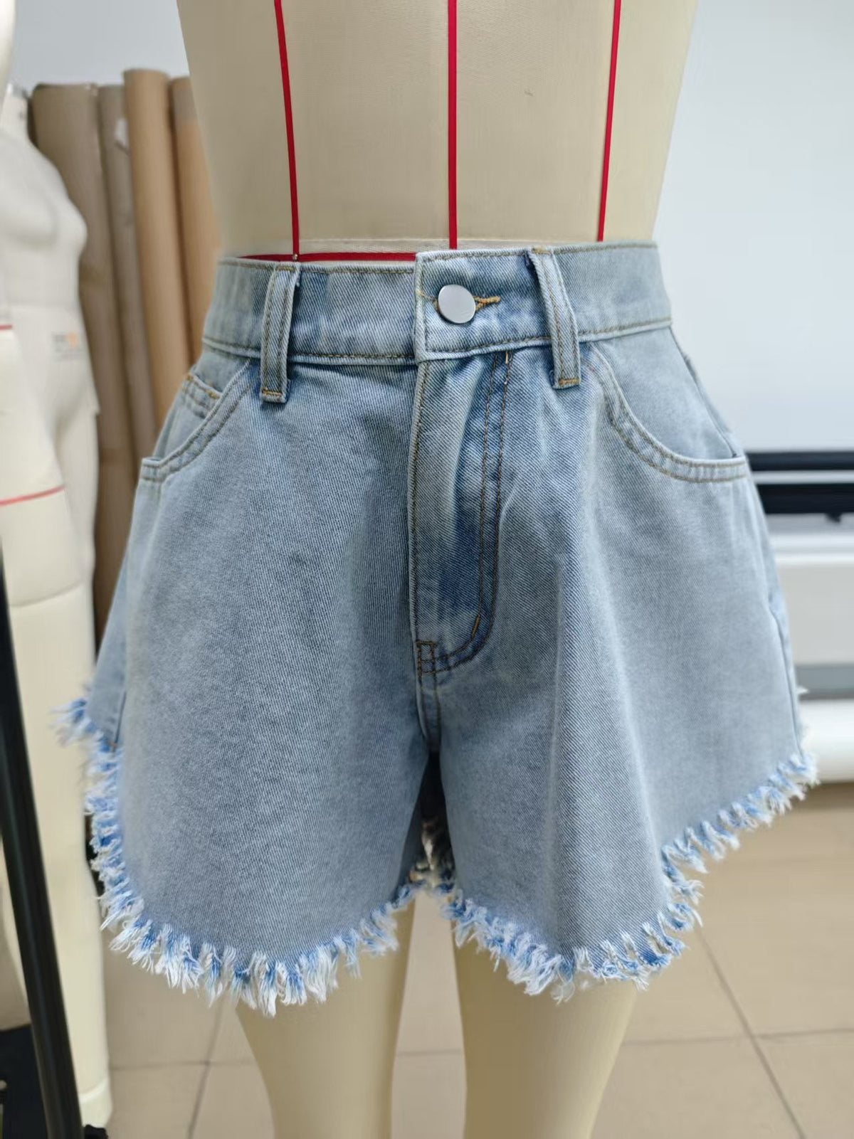 Women Elastic Waist Fur Edge Umbrella Type Denim Shorts