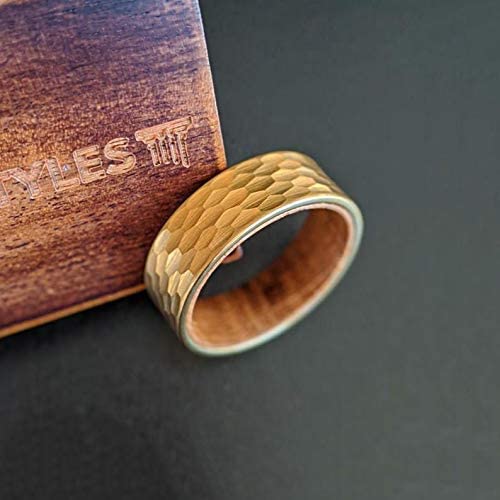 14K Gold Whiskey Barrel Rings for Men Hammered Tungsten Wedding Band Bourbon Barrel Wooden Ring Rustic Yellow Gold Anniversary Gifts for Him