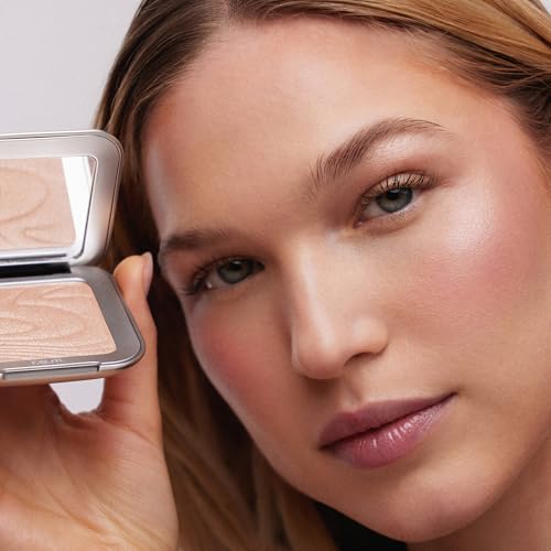 r.e.m. beauty by ariana grande Miss Mercury Interstellar Highlighter Topper