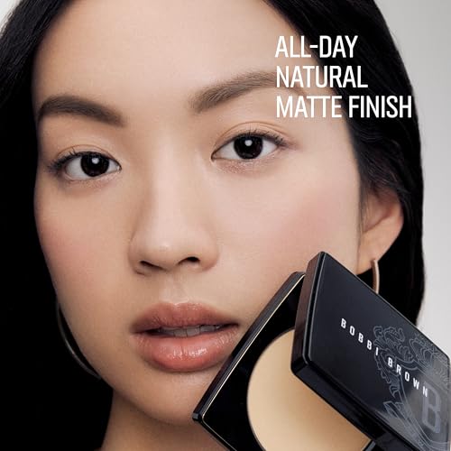 Bobbi Brown Sheer Finish Pressed Powder | Oil-Absorbing, Mattifying Setting Powder for All-Day Shine Control | Includes Puff, 0.32 Ounce, Sunny Beige