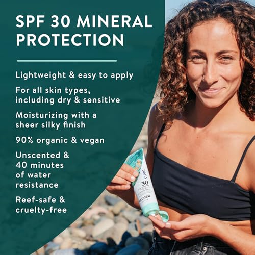Badger Mineral Daily Sunscreen with Zinc Oxide, SPF 30, Lightweight & Easy to Apply w/No White Cast, Moisturizing Organic Sunscreen, Reef Safe, Vegan, Unscented, 4 fl oz