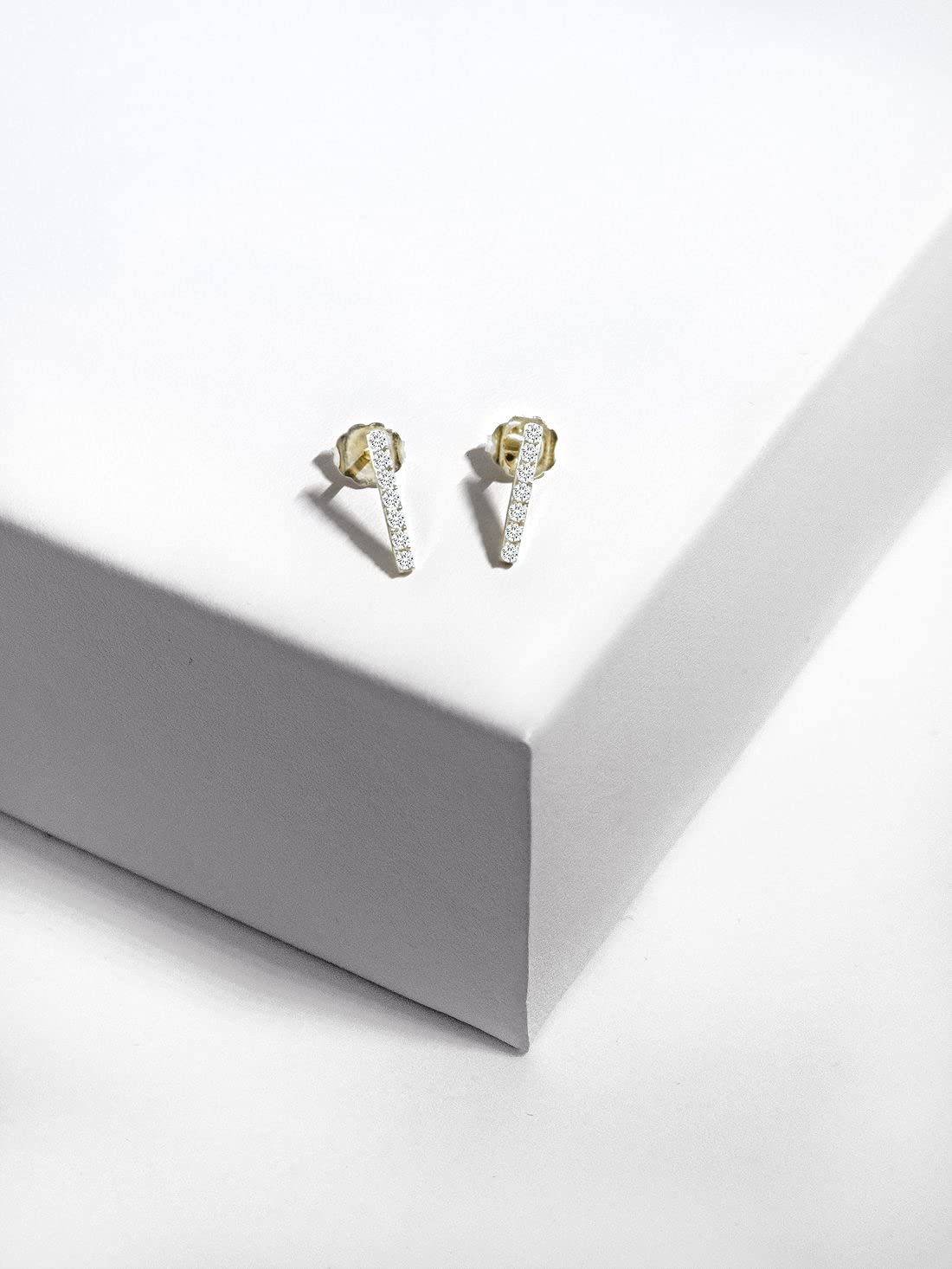 Mateo New York, Mini Yellow Gold Diamond Bar Earring