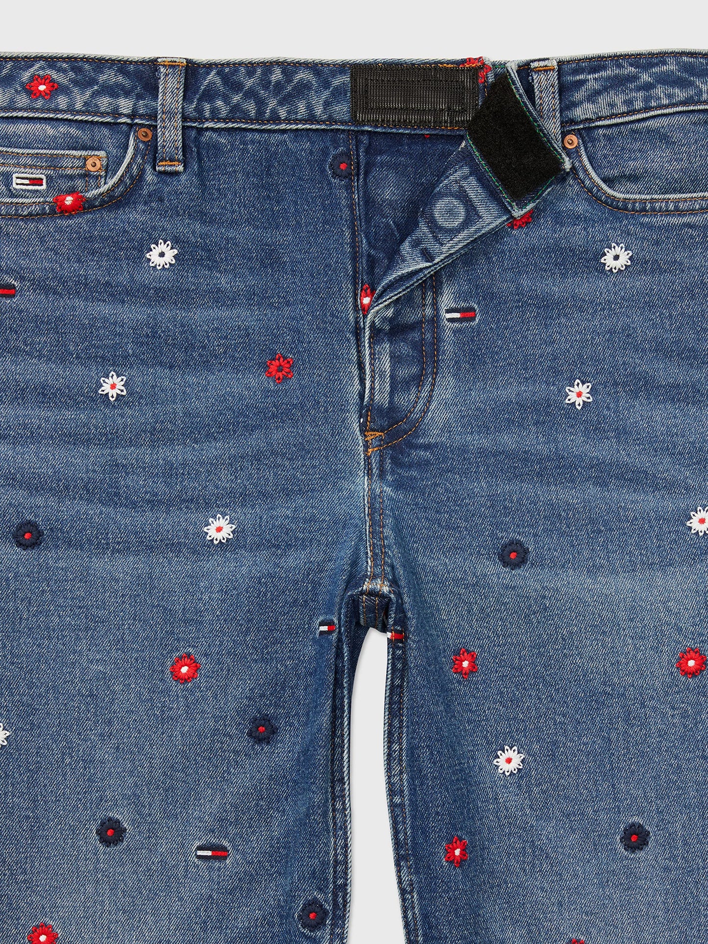 Tommy Hilfiger Women's Adaptive Tommy Embroidery Mom Fit Jean with Magnetic Fly Closure, Medium WASH, 12